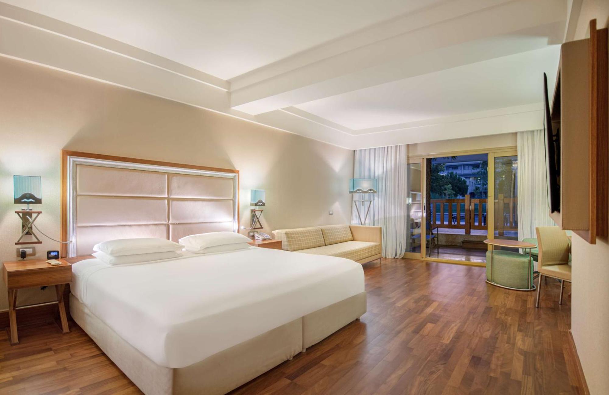 Quarto King Deluxe com Vista da Piscina